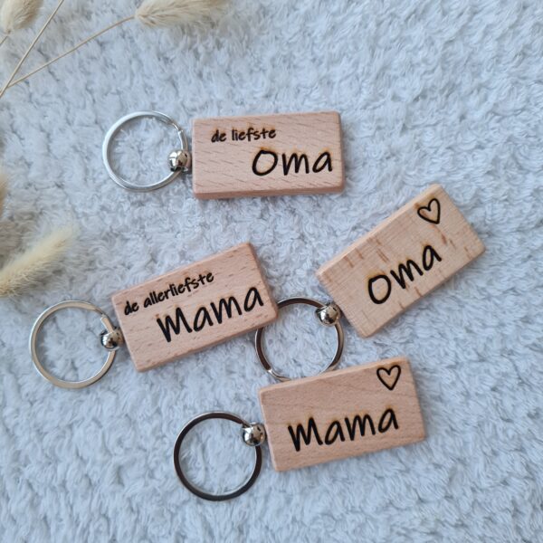 Houten sleutelhanger ''de liefste Oma'' - Afbeelding 2