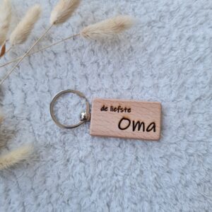 Houten sleutelhanger ''de liefste Oma''